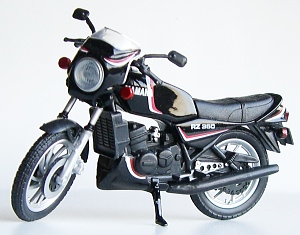 中型バイクメモリアル：RZ350の模型