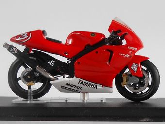 チャンピオンバイクコレクション：YZR-M1の模型